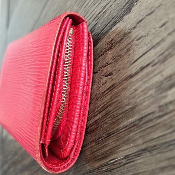 Louis Vuitton Red Epi Snap Wallet - Picture 4 of 15